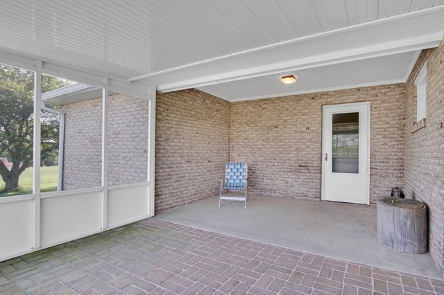 2382 STOVERSTOWN RD, Spring Grove, PA 17362