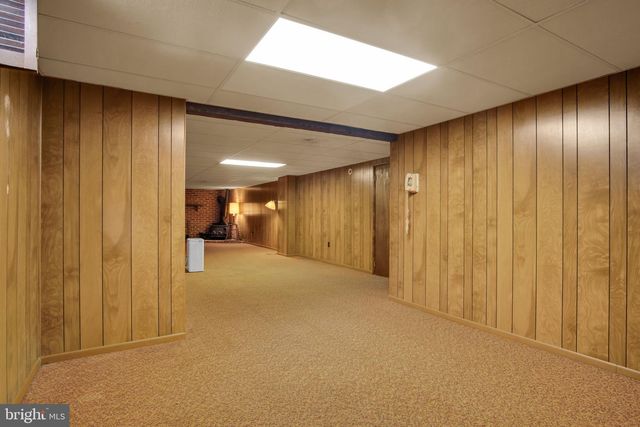2382 STOVERSTOWN RD, Spring Grove, PA 17362