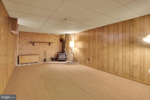 2382 STOVERSTOWN RD, Spring Grove, PA 17362