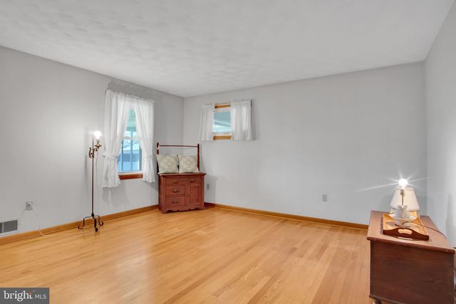 2382 STOVERSTOWN RD, Spring Grove, PA 17362