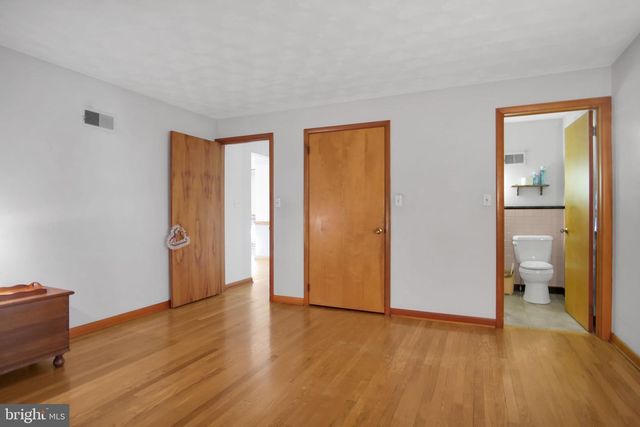 2382 STOVERSTOWN RD, Spring Grove, PA 17362