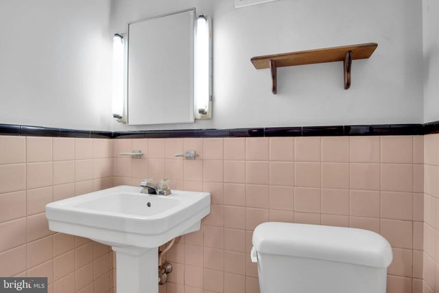 2382 STOVERSTOWN RD, Spring Grove, PA 17362