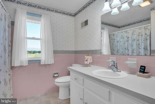 2382 STOVERSTOWN RD, Spring Grove, PA 17362
