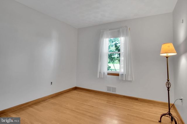 2382 STOVERSTOWN RD, Spring Grove, PA 17362