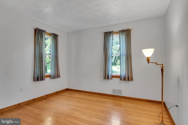 2382 STOVERSTOWN RD, Spring Grove, PA 17362