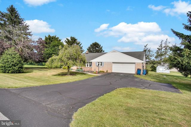 2382 STOVERSTOWN RD, Spring Grove, PA 17362