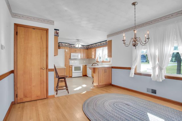 2382 STOVERSTOWN RD, Spring Grove, PA 17362