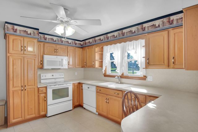 2382 STOVERSTOWN RD, Spring Grove, PA 17362