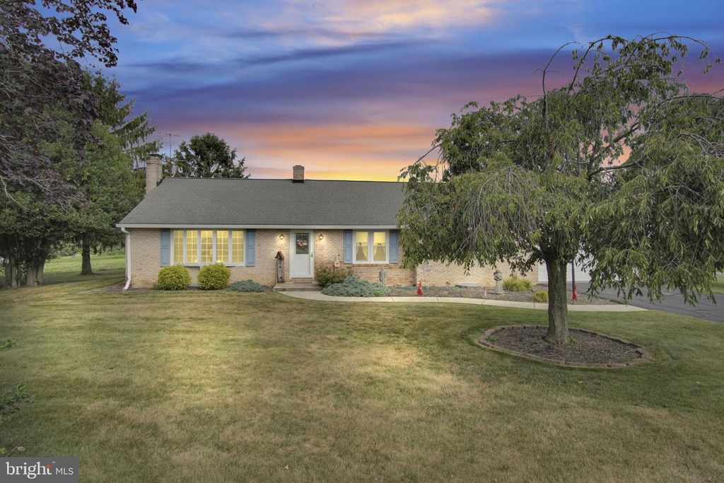 2382 STOVERSTOWN RD, Spring Grove, PA 17362