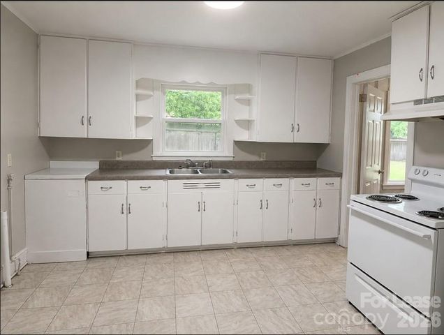 800 Mt Holly Huntersville Road, Charlotte, NC 28214