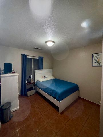 925 W Petunia Street, Farmersville, CA 93223