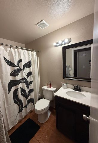 925 W Petunia Street, Farmersville, CA 93223