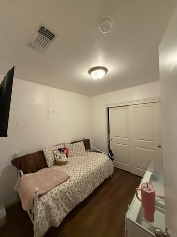 925 W Petunia Street, Farmersville, CA 93223