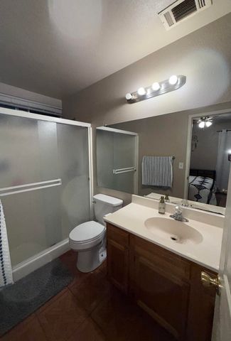 925 W Petunia Street, Farmersville, CA 93223