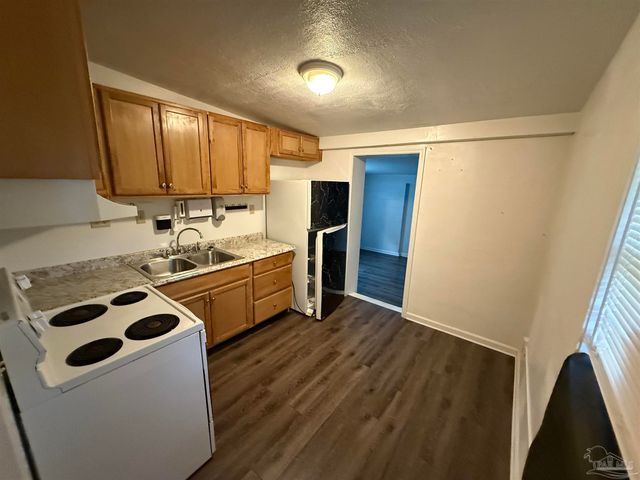 27 Cloverland Ct, Pensacola, FL 32505