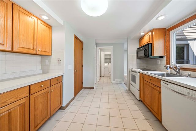 118 Queensboro Road, Irondequoit, NY 14609