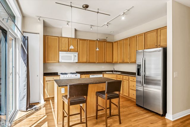 530 N Peoria Street, Chicago, IL 60642