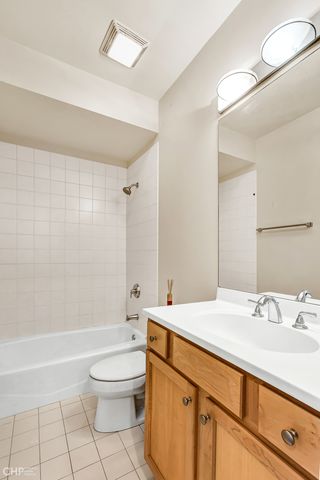 530 N Peoria Street, Chicago, IL 60642