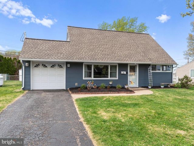 21 VIEWPOINT, Levittown, PA 19054