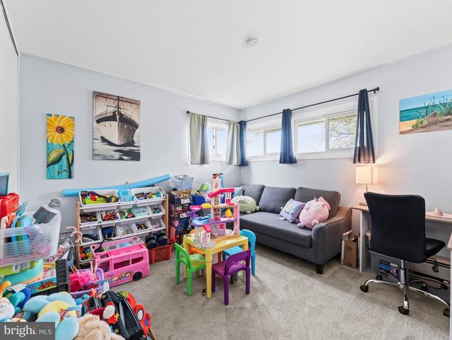 21 VIEWPOINT, Levittown, PA 19054