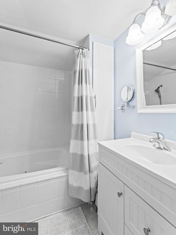 21 VIEWPOINT, Levittown, PA 19054