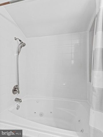 21 VIEWPOINT, Levittown, PA 19054