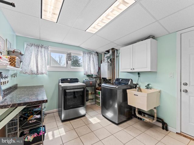 21 VIEWPOINT, Levittown, PA 19054