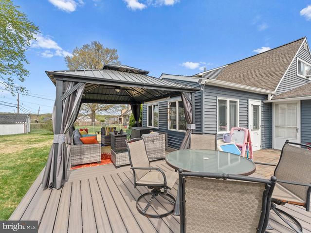 21 VIEWPOINT, Levittown, PA 19054