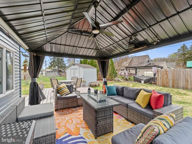 21 VIEWPOINT, Levittown, PA 19054