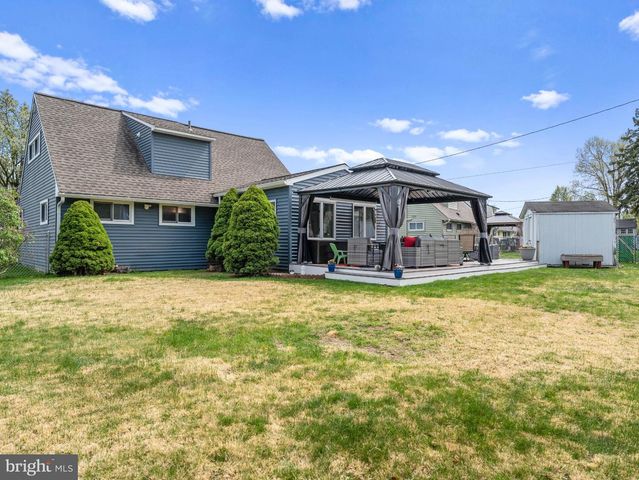 21 VIEWPOINT, Levittown, PA 19054