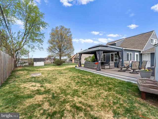 21 VIEWPOINT, Levittown, PA 19054