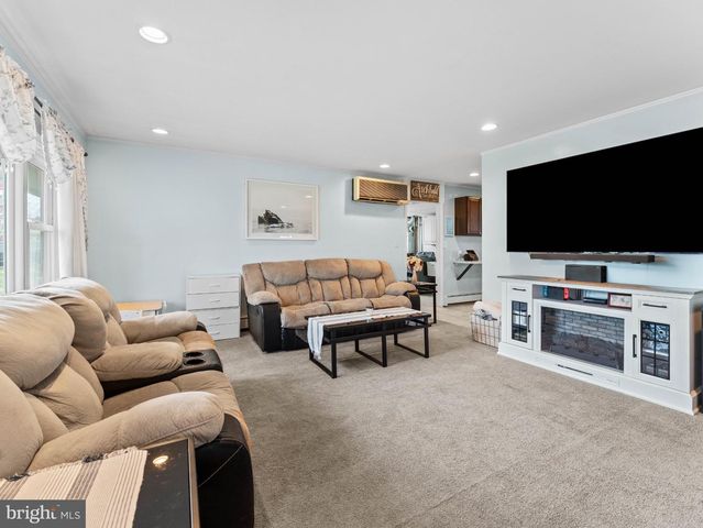 21 VIEWPOINT, Levittown, PA 19054