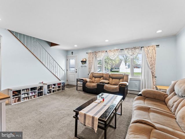 21 VIEWPOINT, Levittown, PA 19054