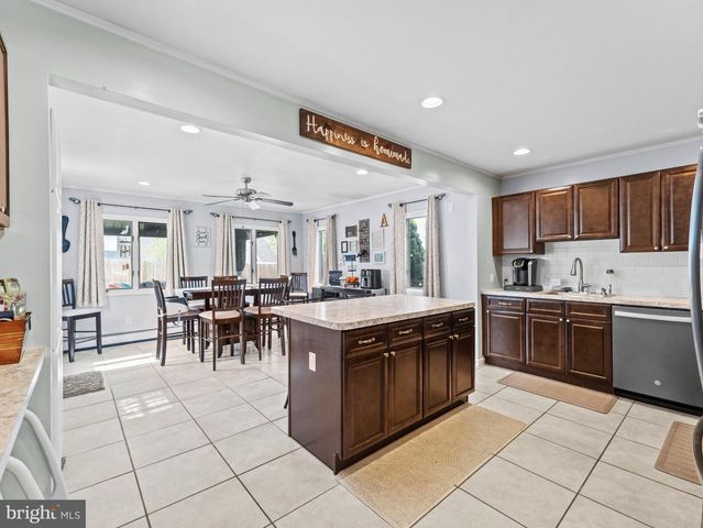 21 VIEWPOINT, Levittown, PA 19054