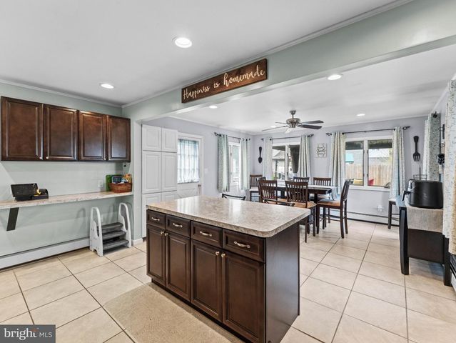 21 VIEWPOINT, Levittown, PA 19054