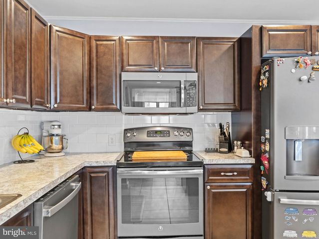 21 VIEWPOINT, Levittown, PA 19054