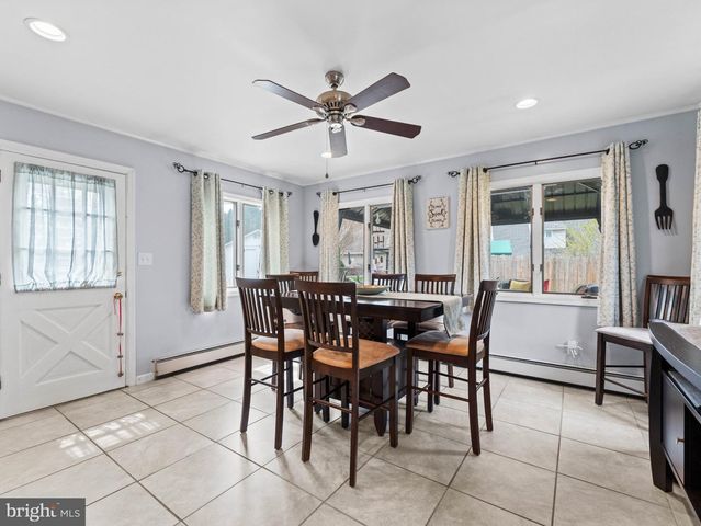 21 VIEWPOINT, Levittown, PA 19054