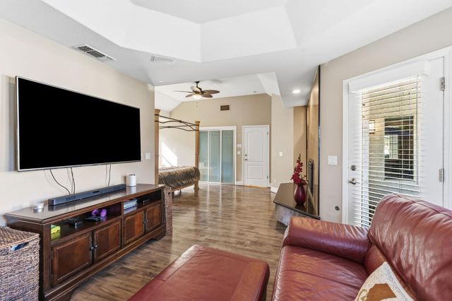 4943 W Minarets Avenue, Fresno, CA 93722