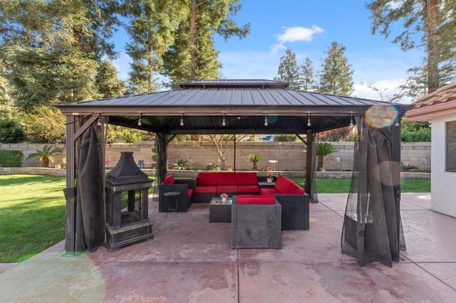 4943 W Minarets Avenue, Fresno, CA 93722