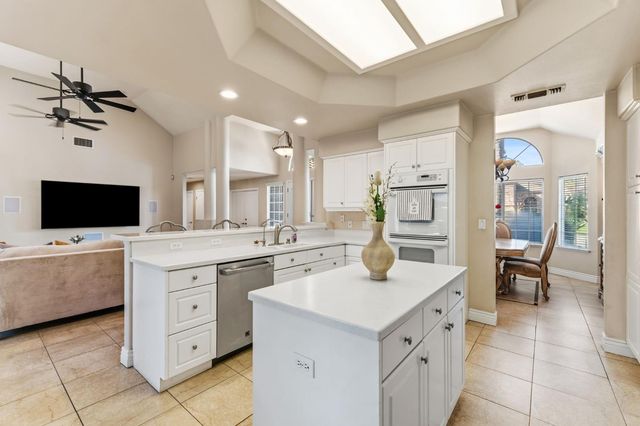 4943 W Minarets Avenue, Fresno, CA 93722