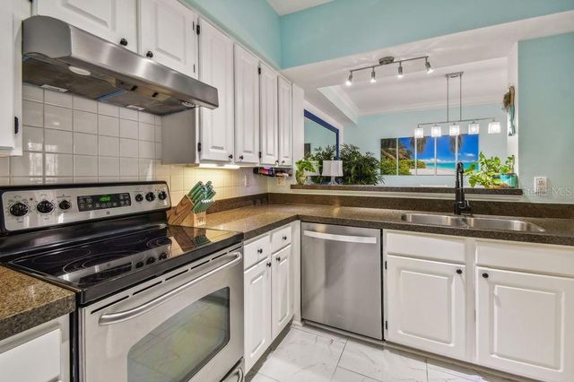 4304 BAY CLUB CIRCLE 4304, Tampa, FL 33607