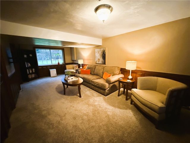 13 Lamplight Dr, Unity Twp, PA 15650