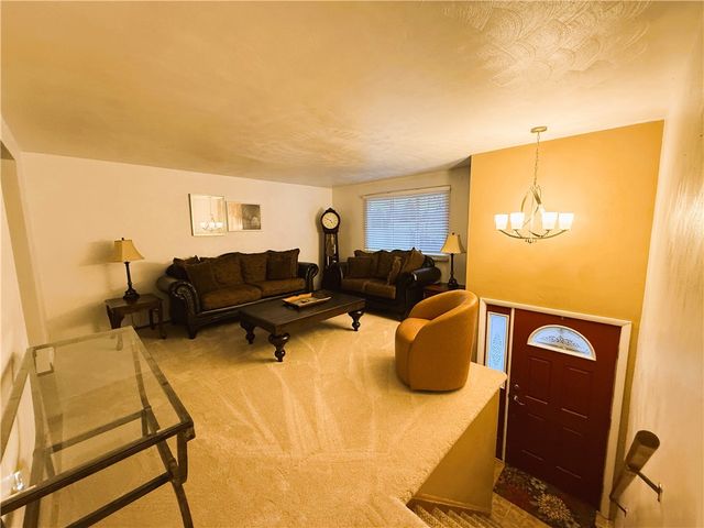 13 Lamplight Dr, Unity Twp, PA 15650