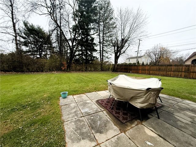 13 Lamplight Dr, Unity Twp, PA 15650