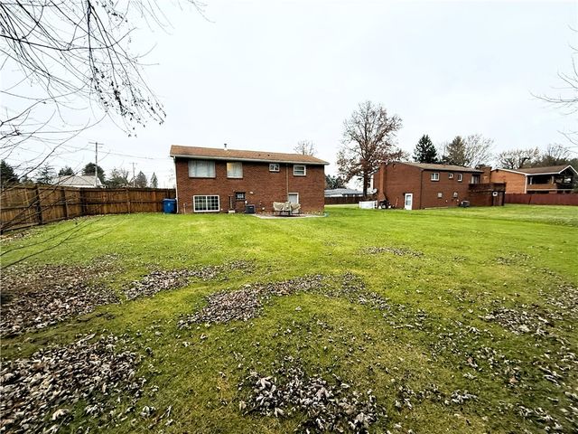 13 Lamplight Dr, Unity Twp, PA 15650