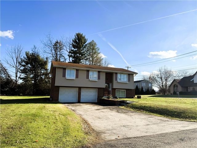 13 Lamplight Dr, Unity Twp, PA 15650