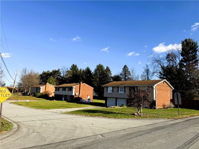 13 Lamplight Dr, Unity Twp, PA 15650