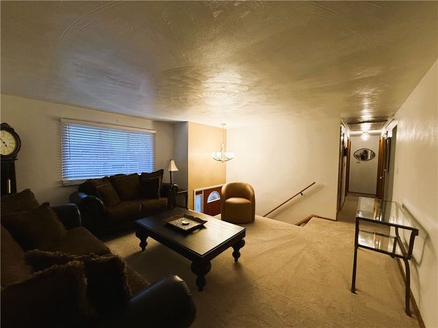 13 Lamplight Dr, Unity Twp, PA 15650