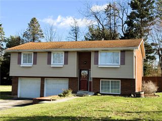13 Lamplight Dr, Unity Twp, PA 15650