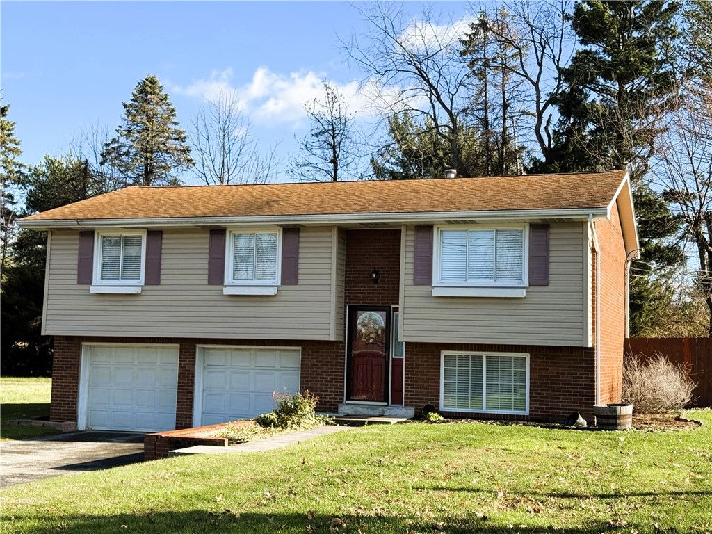 13 Lamplight Dr, Unity Twp, PA 15650